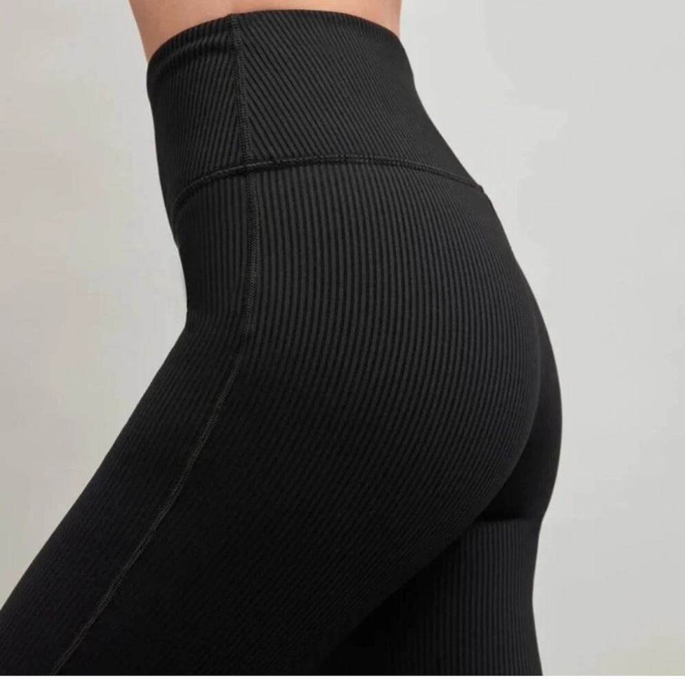 Carbon38 High-Waisted Black Ribbed Leggings 687
